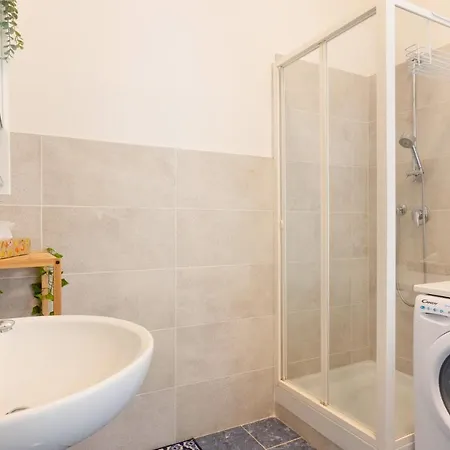 Center - Reserved Parking & Wi-fi *