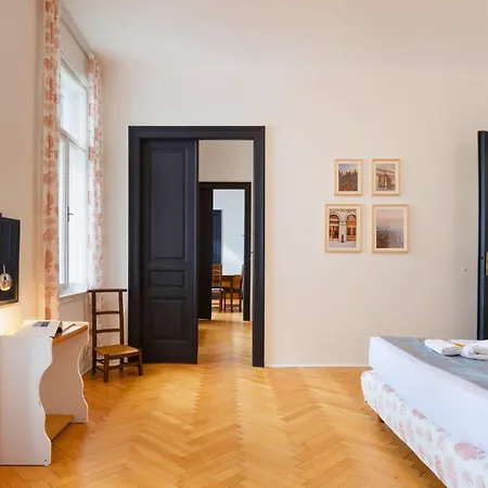 Center - Reserved Parking & Wi-fi Apartament