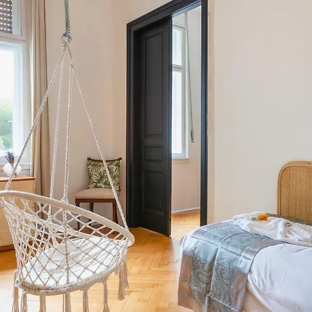 Center - Reserved Parking & Wi-fi Apartament *