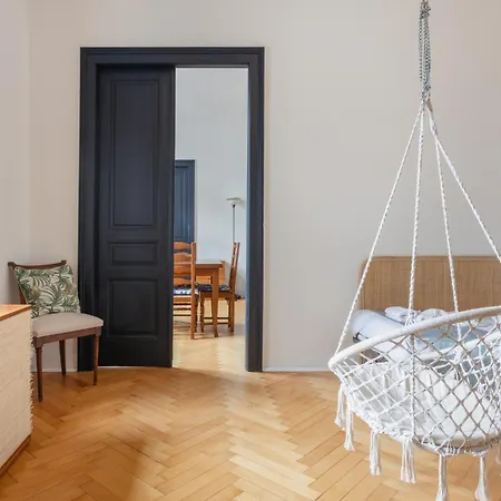 Center - Reserved Parking & Wi-fi *