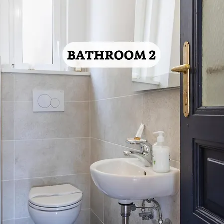 Center - Reserved Parking & Wi-fi Apartament *